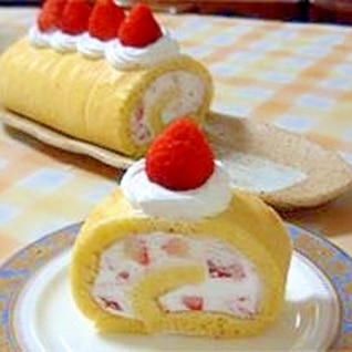 ホットケーキミックスで★ふわふわイチゴロールケーキ